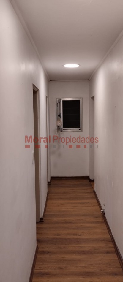 IMPECABLE CASA CON PILETA EN VENTA