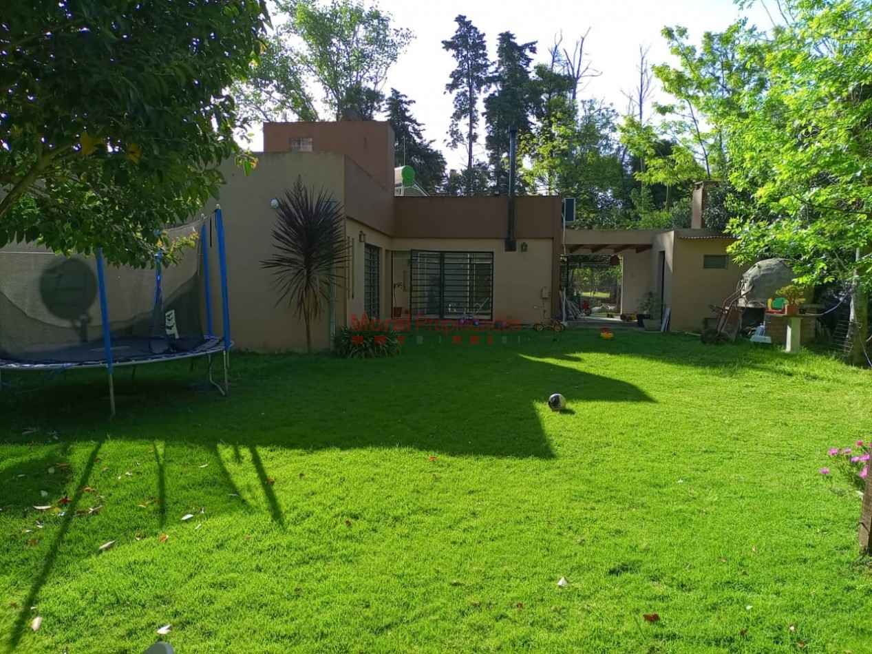 IMPECABLE CASA CON PILETA EN VENTA