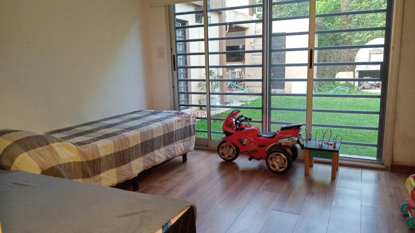 IMPECABLE CASA CON PILETA EN VENTA
