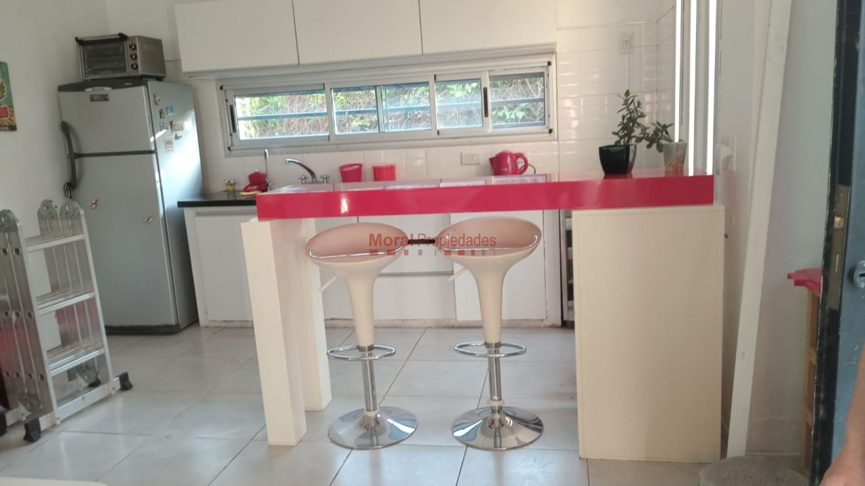 IMPECABLE CASA CON PILETA EN VENTA