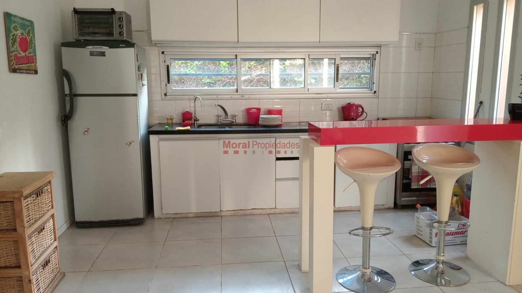IMPECABLE CASA CON PILETA EN VENTA