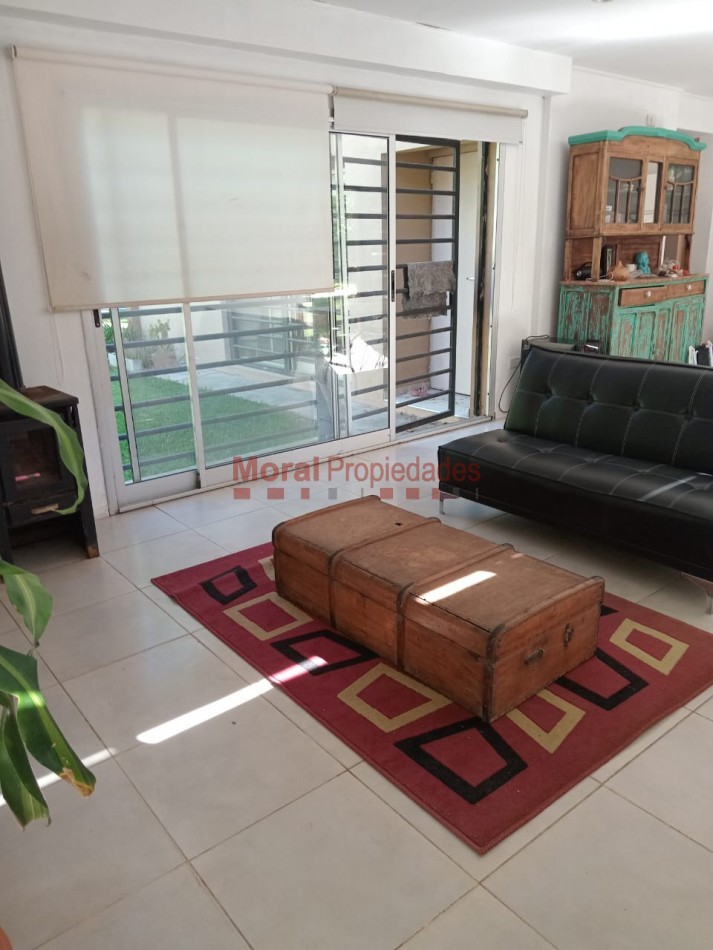 IMPECABLE CASA CON PILETA EN VENTA