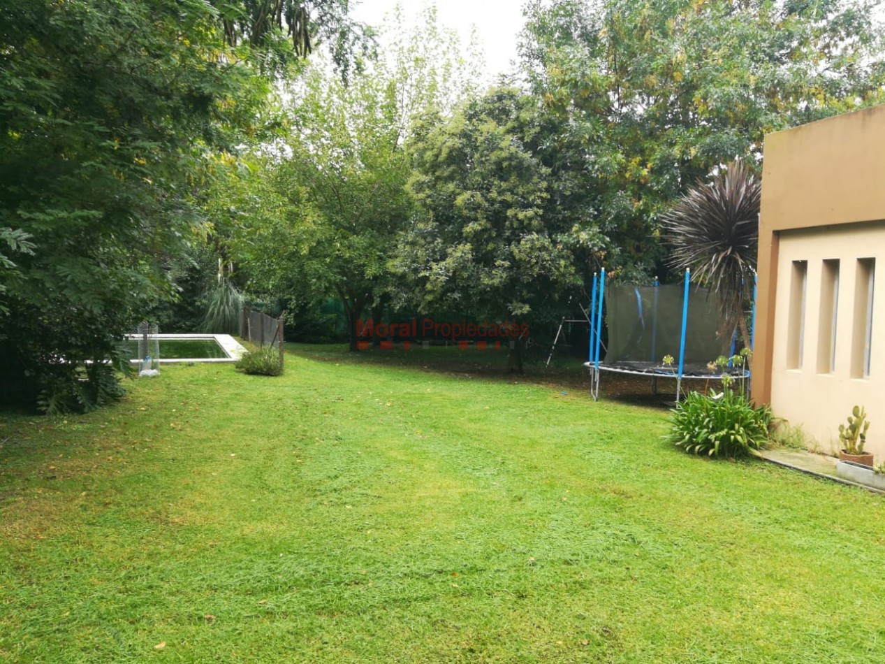 IMPECABLE CASA CON PILETA EN VENTA
