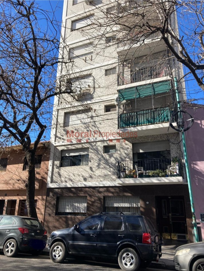 AMPLIO TRES AMBIENTES CON BALCON EN COLEGIALES