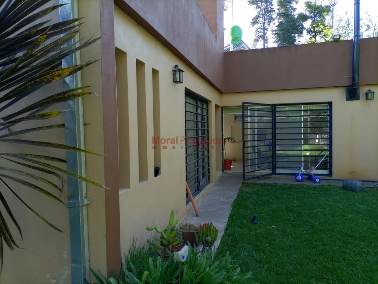 IMPECABLE CASA CON PILETA EN VENTA