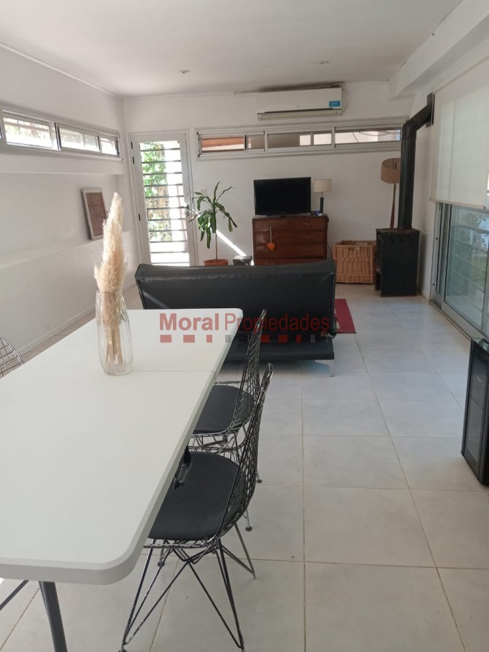 IMPECABLE CASA CON PILETA EN VENTA