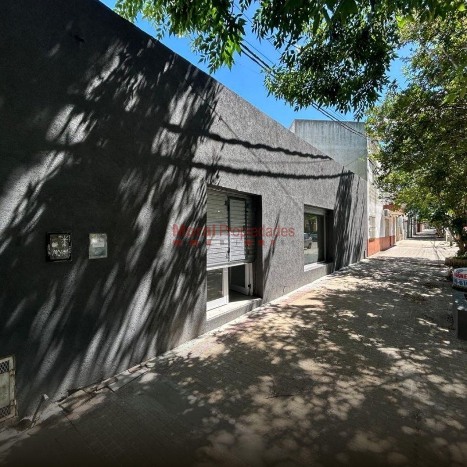 Excelente local a nuevo en La Plata-VENTA