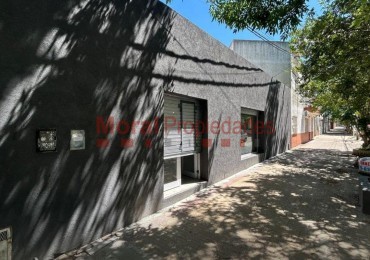 Excelente local a nuevo en La Plata-VENTA
